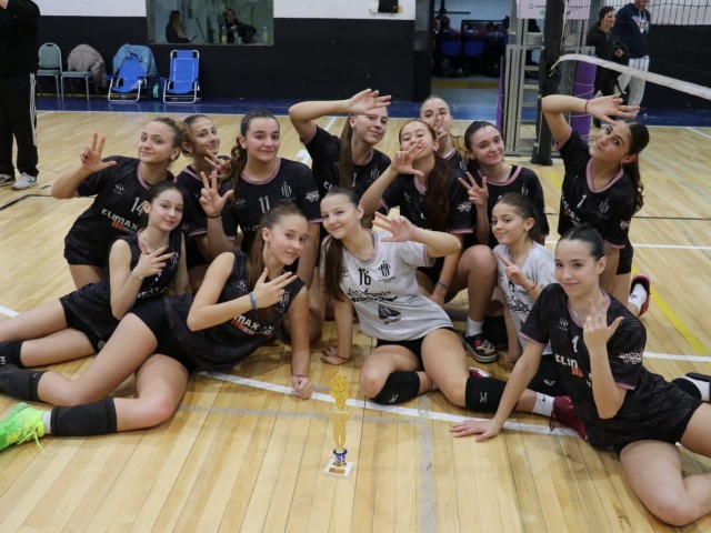 Estudiantes fue tercero en el Provincial de Voleibol Sub 14